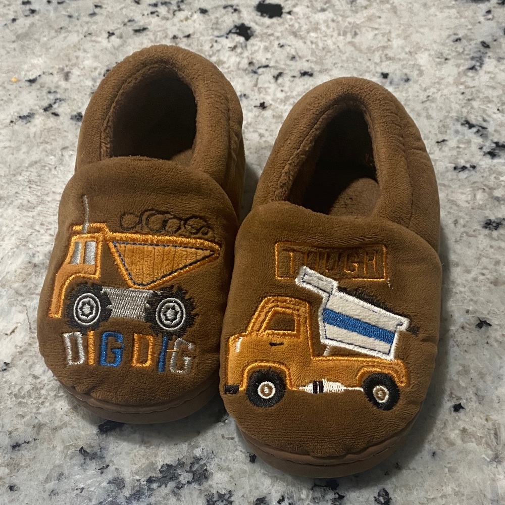 Size 4 toddler little boys house shoes
